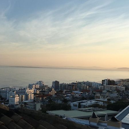 קייפטאון Villa Del Mar - "Luxurious En-Suite Bedroom With Lounge And Stunning Sea View Balcony In Bantry Bay" מראה חיצוני תמונה