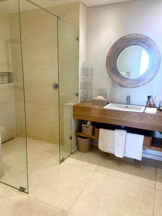 קייפטאון Villa Del Mar - "Luxurious En-Suite Bedroom With Lounge And Stunning Sea View Balcony In Bantry Bay" מראה חיצוני תמונה