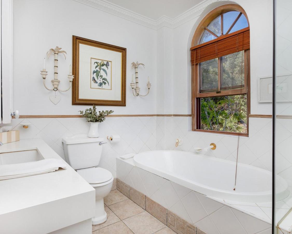 קייפטאון Villa Del Mar - "Luxurious En-Suite Bedroom With Lounge And Stunning Sea View Balcony In Bantry Bay" מראה חיצוני תמונה