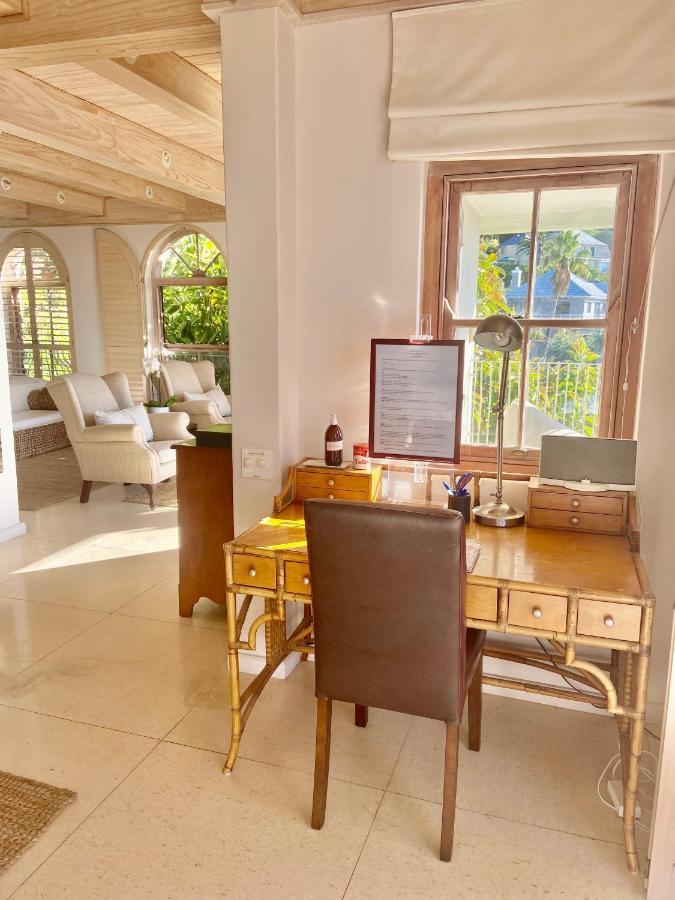 קייפטאון Villa Del Mar - "Luxurious En-Suite Bedroom With Lounge And Stunning Sea View Balcony In Bantry Bay" מראה חיצוני תמונה